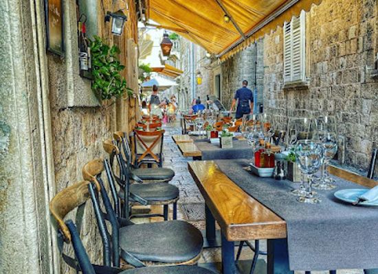 croatia/dubrovnik/old-town/restaurant/moskar-street-food