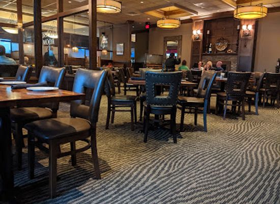 illinois/driftless-area/restaurant/ellwood-steak-and-fish-house