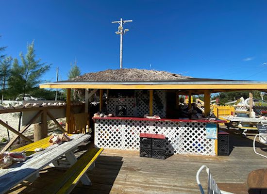 the-bahamas/lucaya/restaurant/tony-macaroni-s-conch-experience