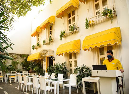 india/varanasi/restaurant/behind-yellow-doors-diner
