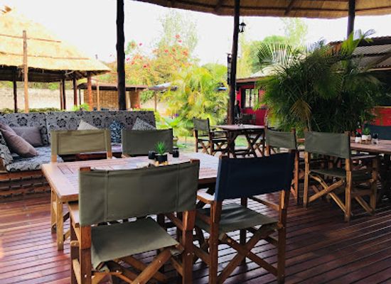 zambia/liuwa-plain/restaurant/cafe-choconilla
