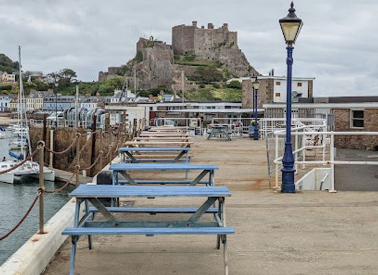 jersey/gorey-harbour/restaurant/cafe-du-port-pier