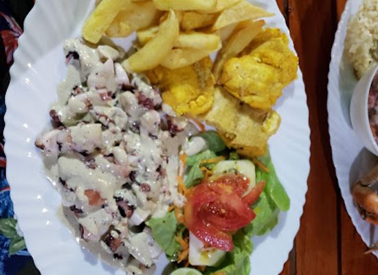 ecuador/puerto-baquerizo-moreno/restaurant/flamboyant