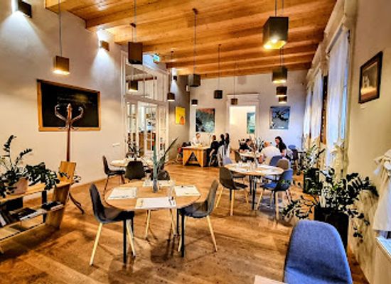 hungary/miskolc/restaurant/dulo-etterem