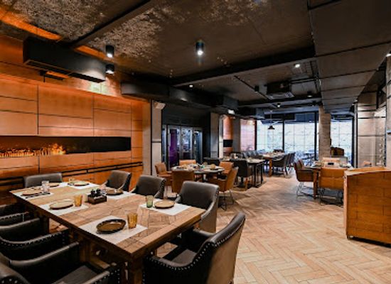 armenia/yerevan/restaurant/smoking-chef