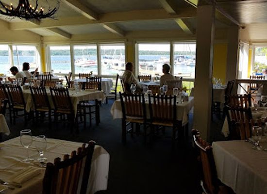 michigan/northern-michigan/restaurant/boathouse-restaurant