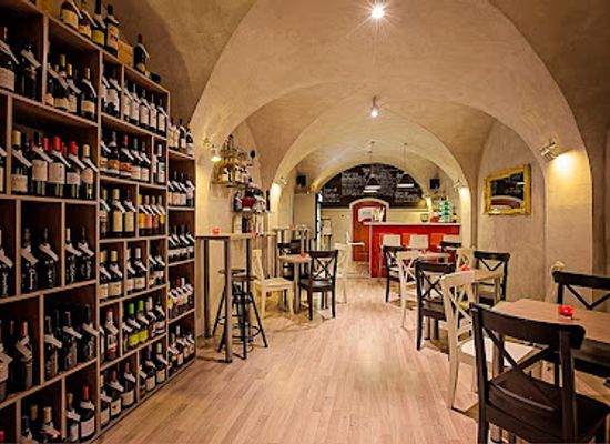 hungary/sopron-wine-region/restaurant/tastevino-borbar-es-vinoteka