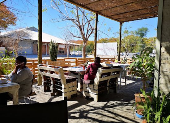 botswana/maun/restaurant/dusty-donkey-cafe