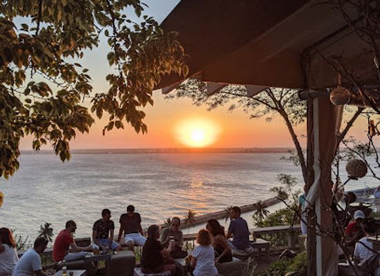 mozambique/bazaruto-archipelago/restaurant/dhow