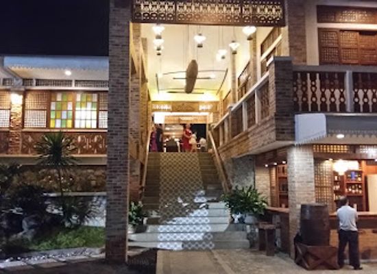philippines/legazpi/lignon-hill-nature-park/restaurant/casa-lorenzo-food-and-culture