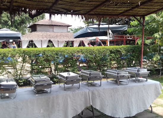 gabon/plateaux-bateke/restaurant/beach-club