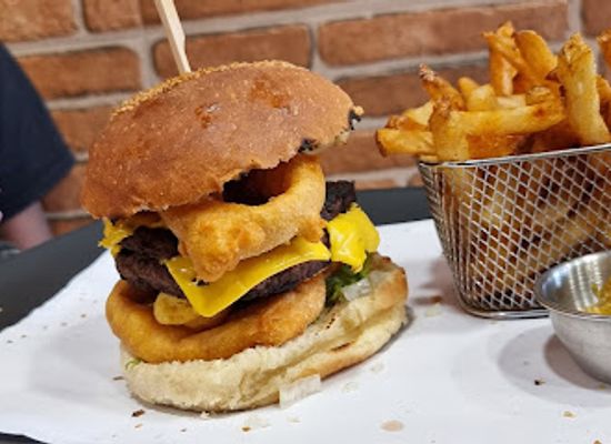 guinea/gueckedou-region/restaurant/mim-s-burger