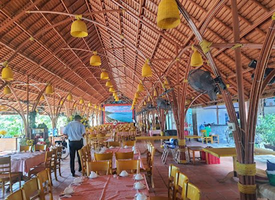 vietnam/vung-tau/christ-the-king-statue/restaurant/van-chai-restaurant