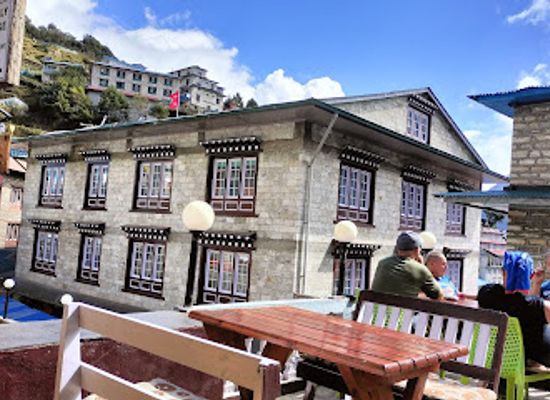 nepal/namche-bazaar/restaurant/everest-steak-wine-house-namche