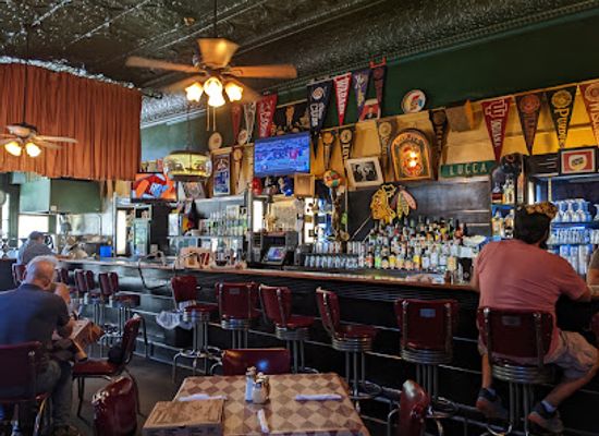 illinois/central-illinois/restaurant/the-lucca-grill