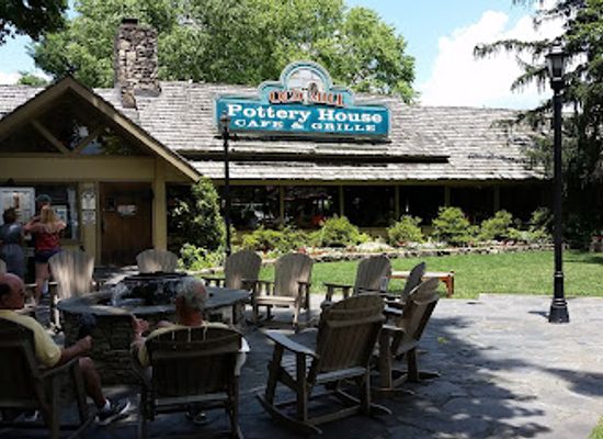 north-carolina/great-smoky-mountains/restaurant/the-old-mill-pottery-house-cafe