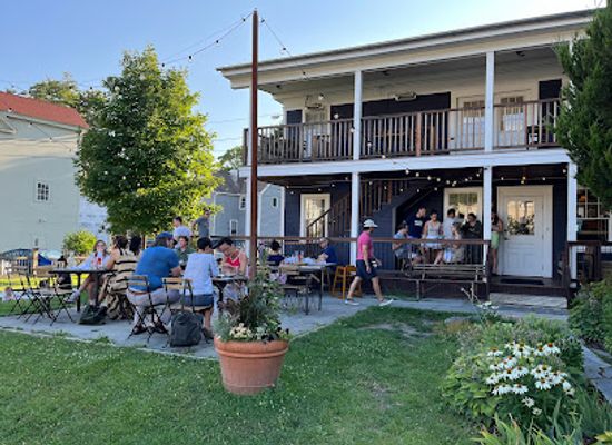 massachusetts/berkshires/restaurant/the-prairie-whale