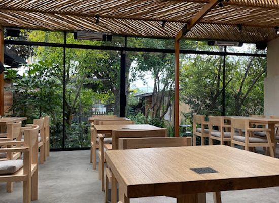 ecuador/coastal-lowlands/restaurant/bhumi-feel-good-kitchen