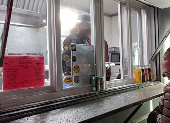 washington/renton/restaurant/clyde-s-southern-wood-fired-barbeque
