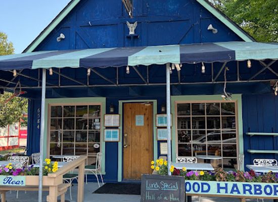 michigan/sleeping-bear-dunes-national-lakeshore/restaurant/good-harbor-grill