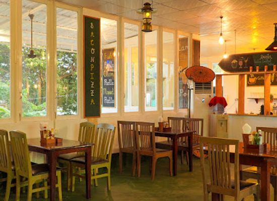 myanmar-burma/naypyidaw/restaurant/cafe-lake-view