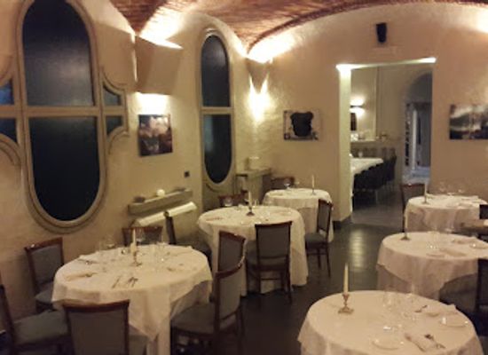 italy/piedmont/restaurant/al-garamond