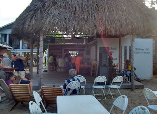 belize/hopkins/restaurant/windschief-beach-bar-and-minigolf