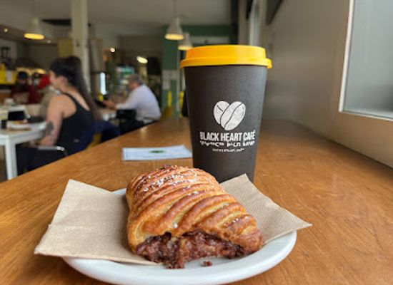 canada/nunatsiavut/restaurant/black-heart-cafe