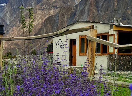 pakistan/hunza-valley/restaurant/yak-grill
