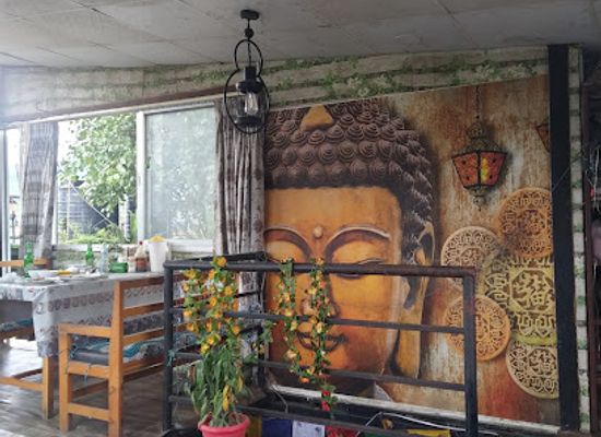 nepal/pokhara/gupteshwor-cave/restaurant/dolma-restaurant