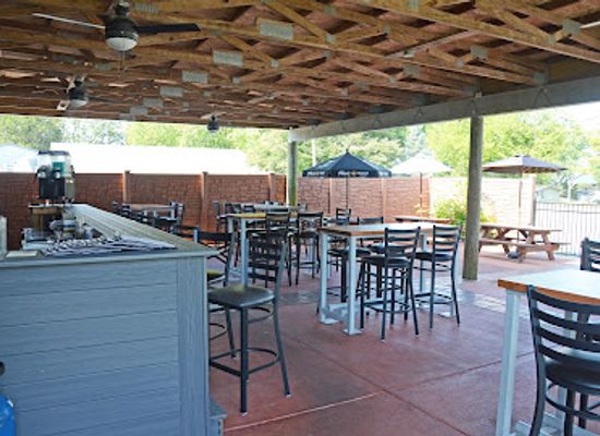 illinois/shawnee-hills/restaurant/the-cross-eyed-bear
