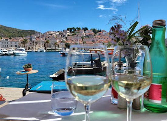 croatia/hvar/restaurant/dva-ribara