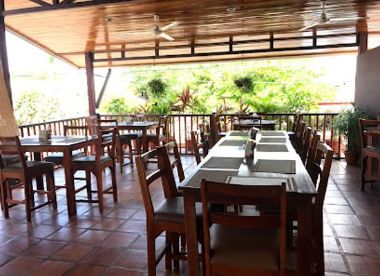 costa-rica/puntarenas/restaurant/casa-almendro