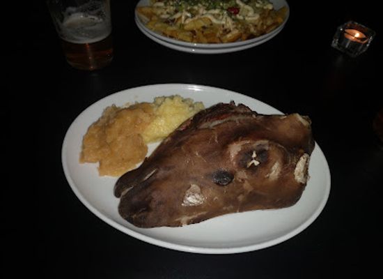 iceland/hafnarfjordur/restaurant/vellir-sport-grillbar