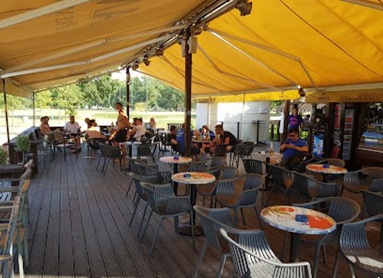 croatia/zagreb/jarun-lake/restaurant/caffe-charlie