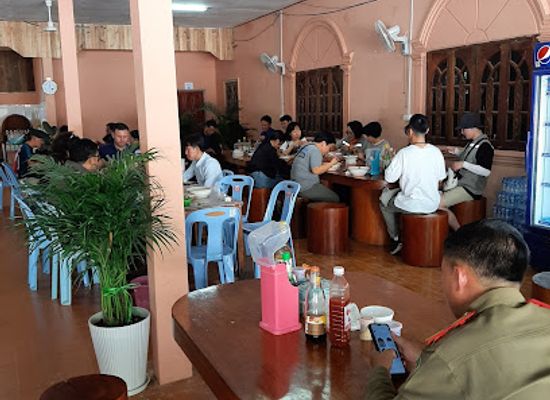 laos/phonsavan/restaurant/ban-khao-piak-mu-nong-song-khwang