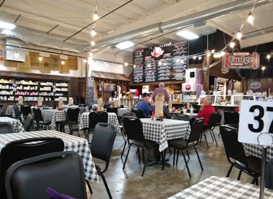missouri/branson/restaurant/pickin-porch-grill