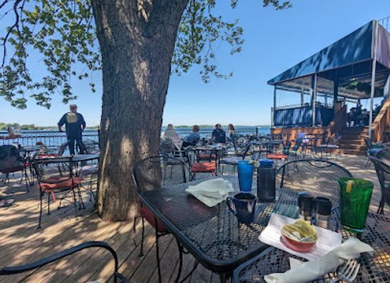 new-york/thousand-islands/restaurant/bella-s