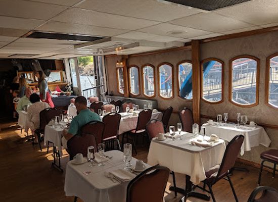oregon/lake-county/restaurant/columbia-gorge-sternwheeler