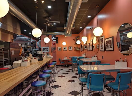 iowa/dutch-heritage-area/restaurant/lachele-s-fine-foods