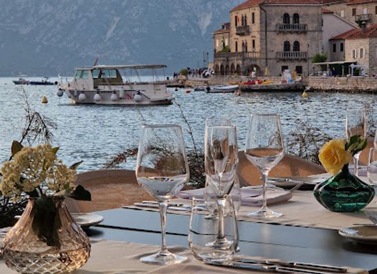 montenegro/bay-of-kotor/restaurant/riva-patisserie-brasserie