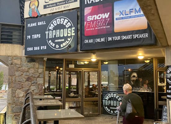 australia/kosciuszko-national-park/restaurant/mooses-taphouse