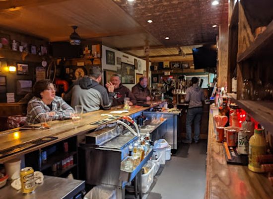 wisconsin/lake-superior-lowland/restaurant/the-snug