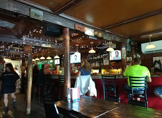 massachusetts/the-islands/restaurant/dudley-chateau