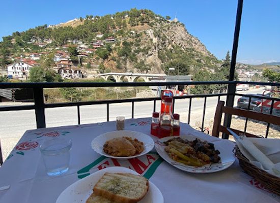 albania/berat/restaurant/eni-traditional-food-berat
