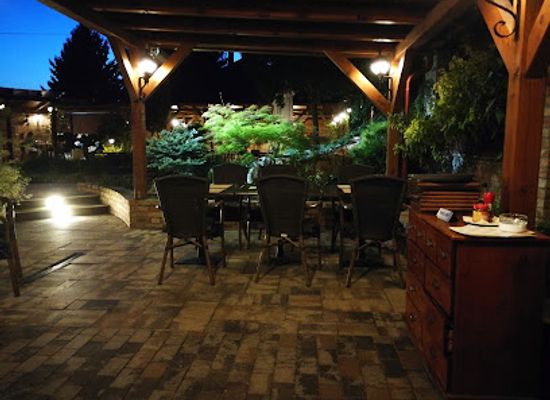 hungary/szekesfehervar/restaurant/diofa-etterem