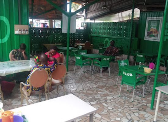 ghana/cape-coast/restaurant/golden-apple-bar