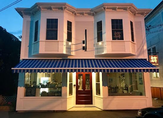 maine/acadia-national-park/restaurant/123-main-street-june-oct-thurs-sun-9-3