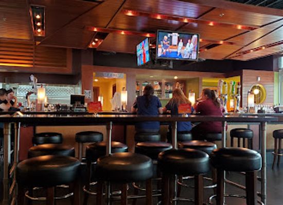 illinois/naperville/restaurant/houlihan-s