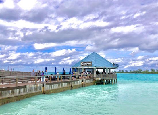 the-bahamas/crooked-island/restaurant/lukka-kairi-waterfront-bar-grill